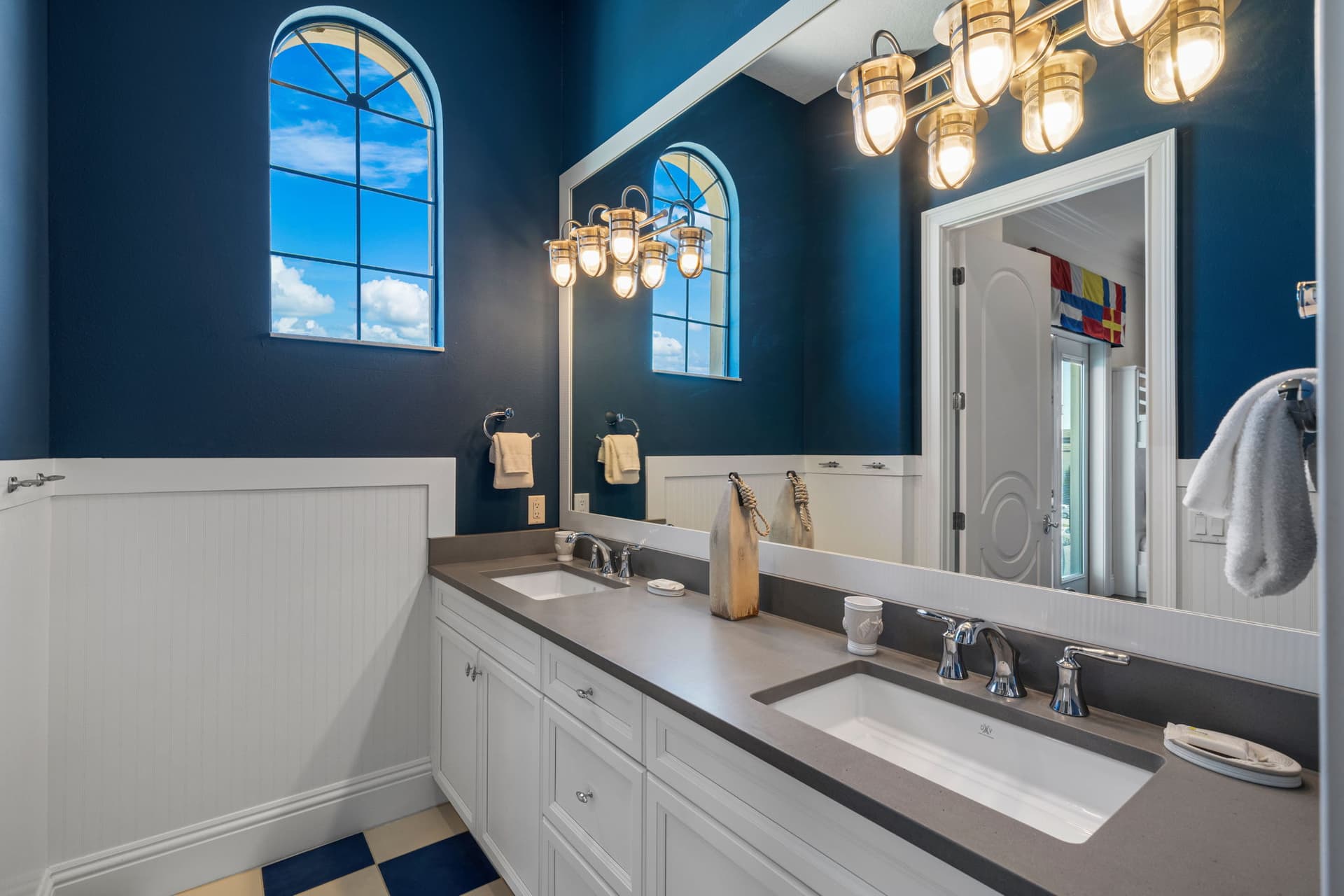 Eagle Bay - Image 79