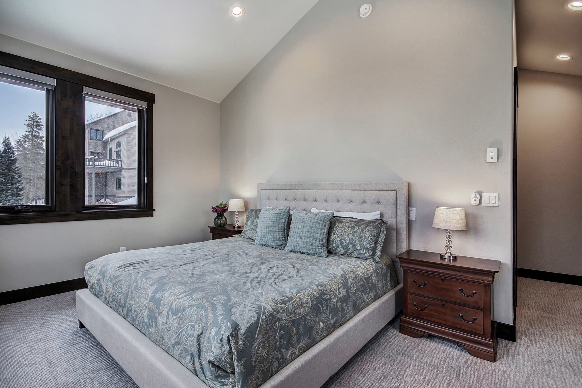 Shadows Summit - Image 20