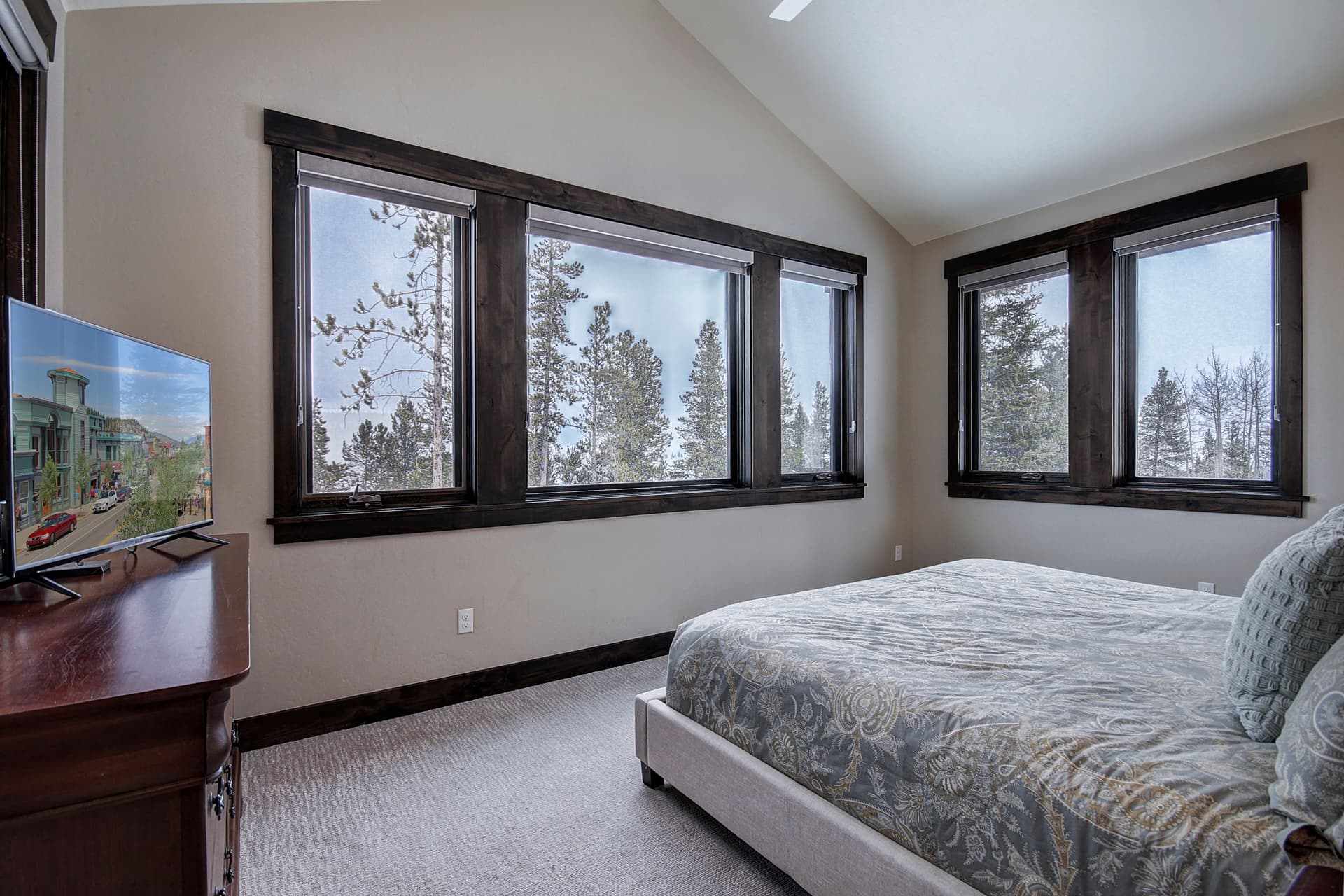 Shadows Summit - Image 22