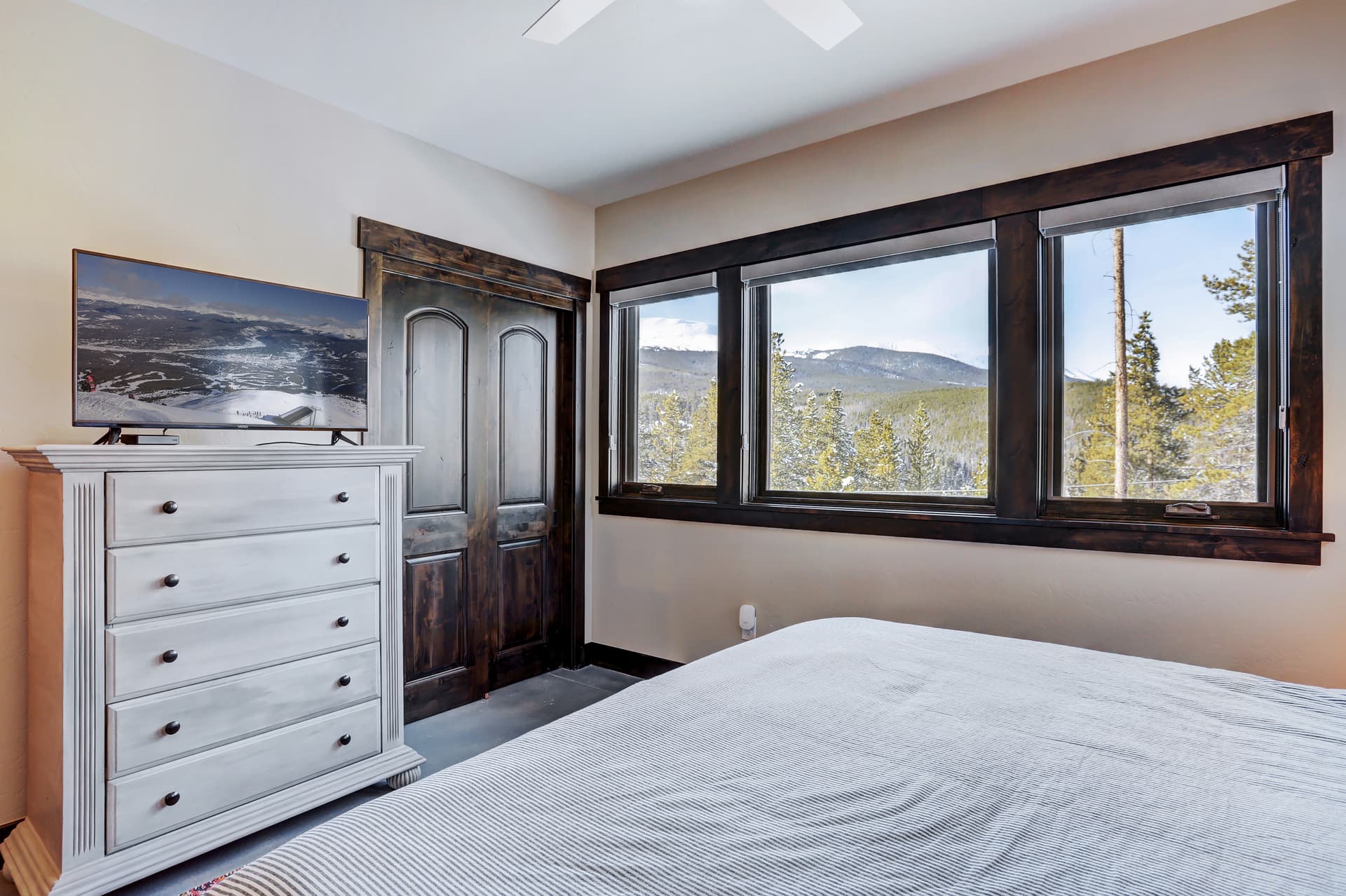 Shadows Summit - Image 29