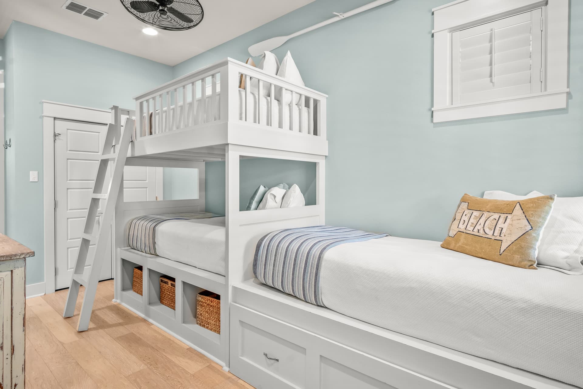 Shore House - Image 18