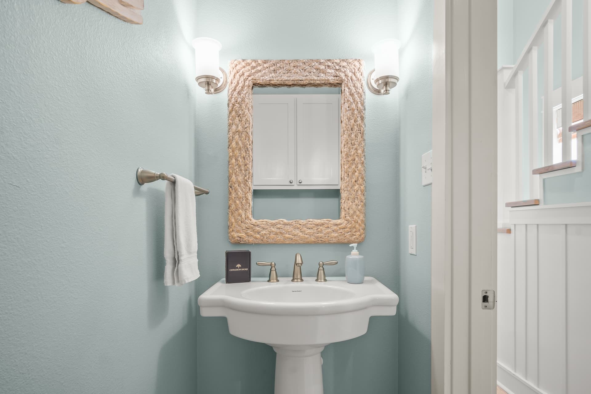 Shore House - Image 30