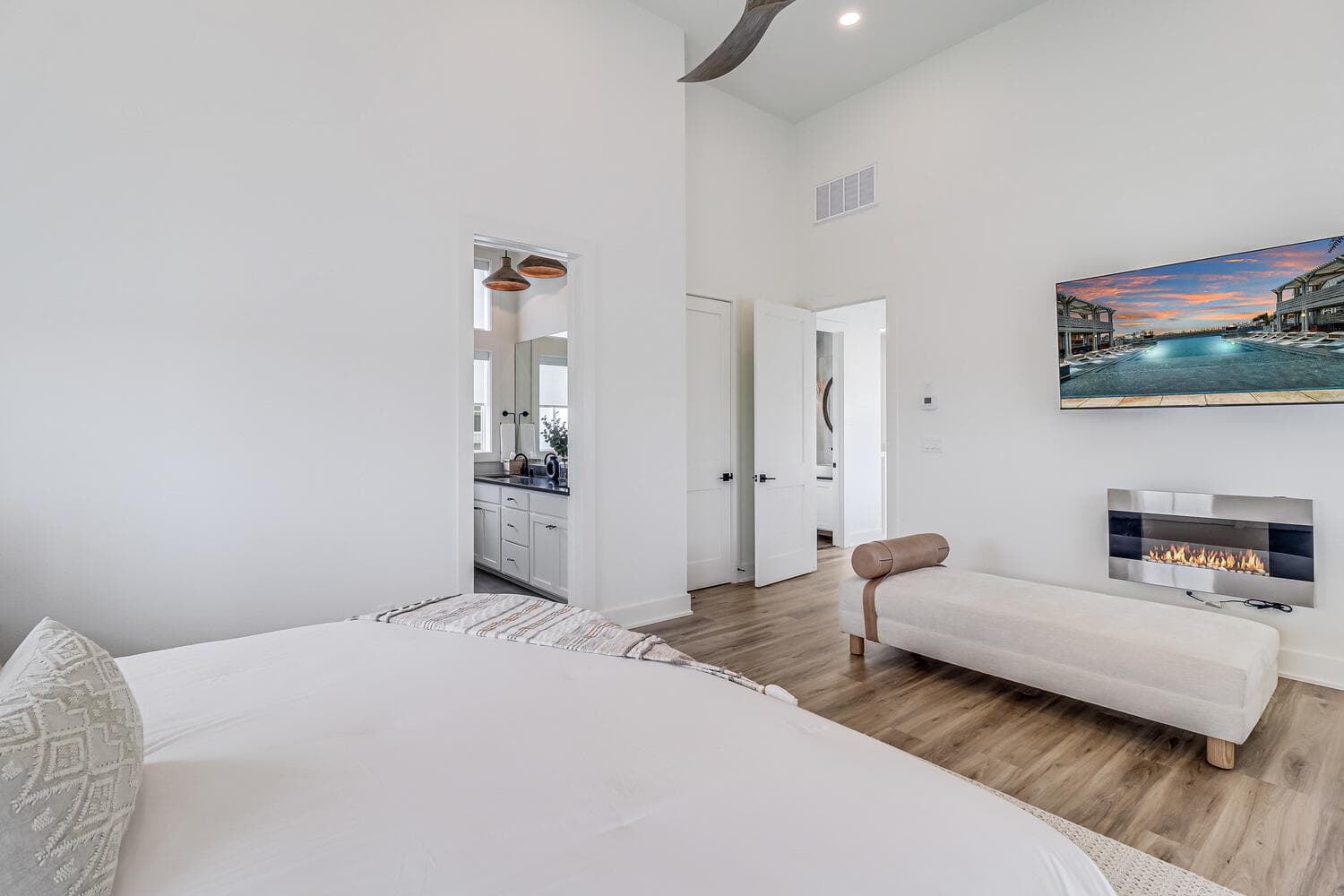 Shore-ty! It's Your Beach Day - Image 19