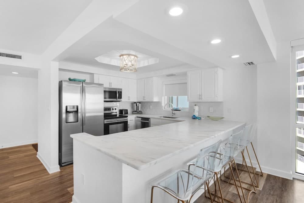 Shoreline Towers #1066 - Image 5