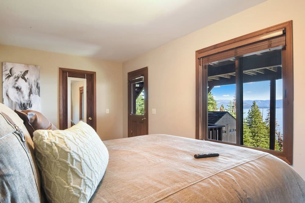 Shoreline Vista - Image 16