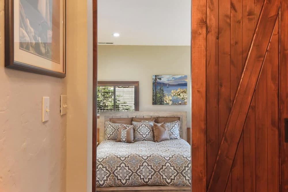 Shoreline Vista - Image 19