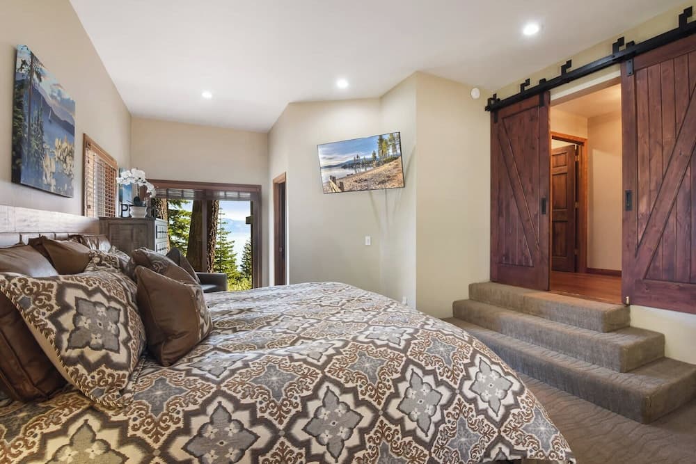 Shoreline Vista - Image 20