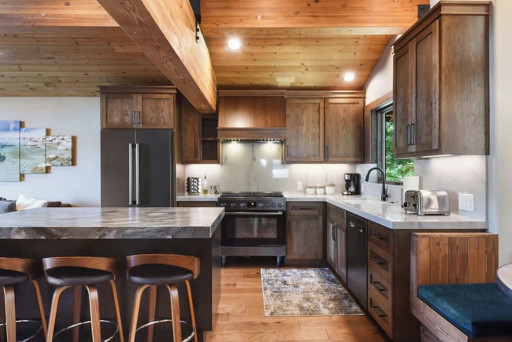 Shoreline Vista - Image 5