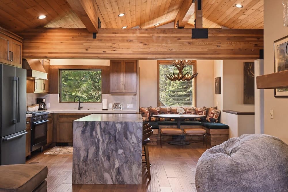 Shoreline Vista - Image 8