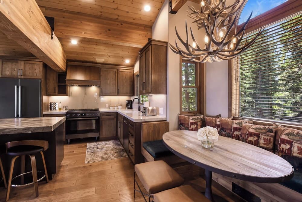 Shoreline Vista - Image 11