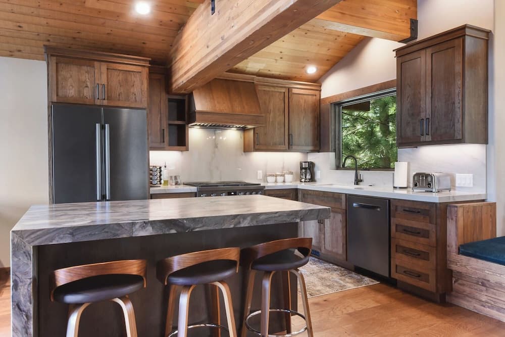 Shoreline Vista - Image 5