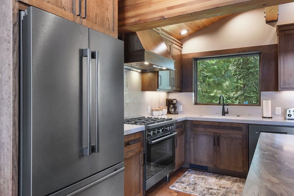 Shoreline Vista - Image 12