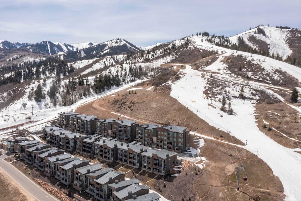 Silverado Snowboarder's & Skiers Paradise - Image 3