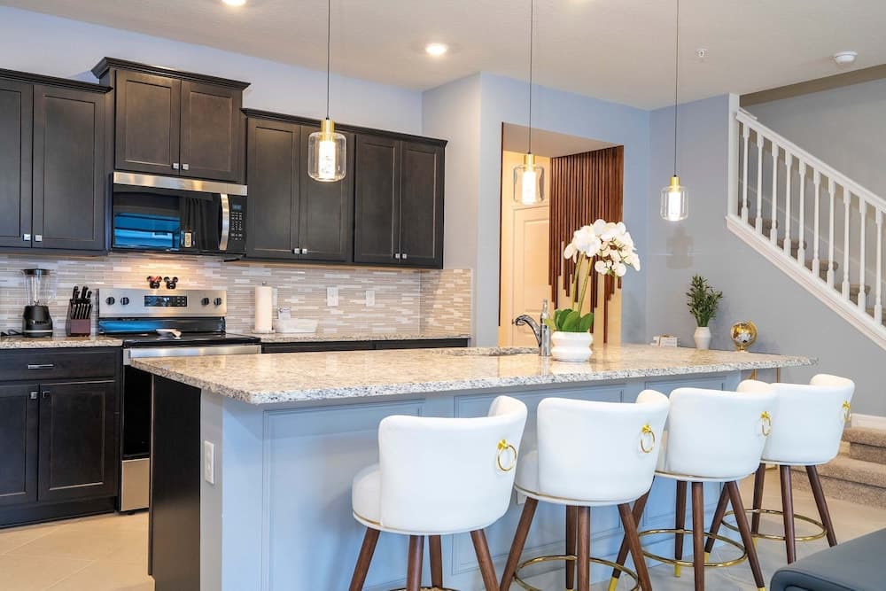 Simply Chic Retreat - Image 5