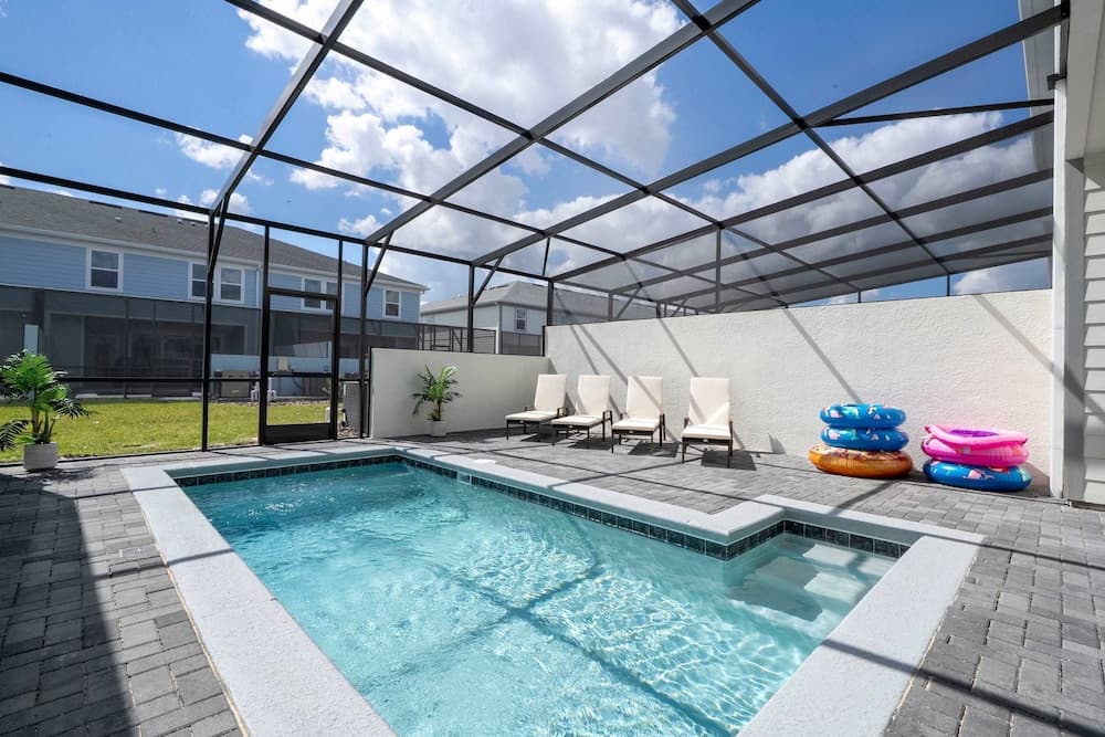 Simply Chic Retreat - Image 2