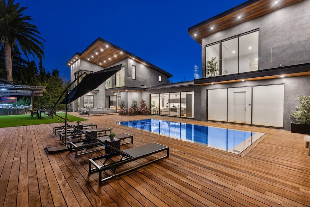 Skyline Luxury Haven - Image 2