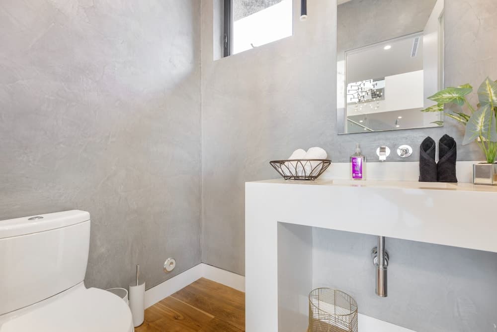 Skyline Luxury Haven - Image 19