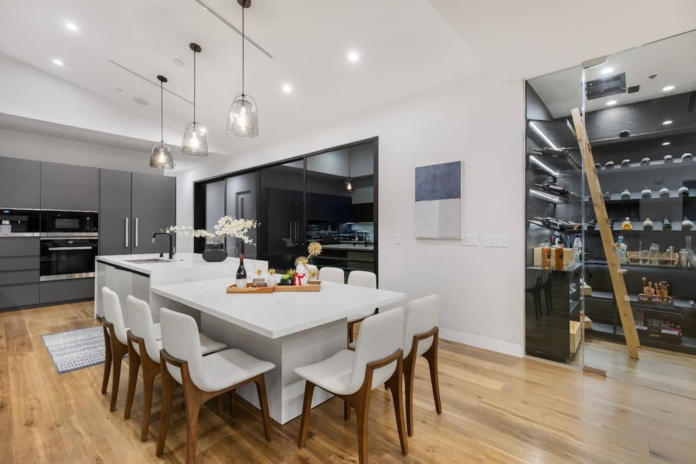 Skyline Luxury Haven - Image 25