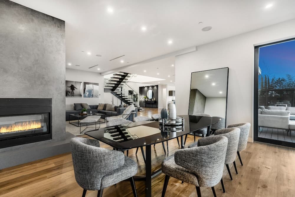 Skyline Luxury Haven - Image 27