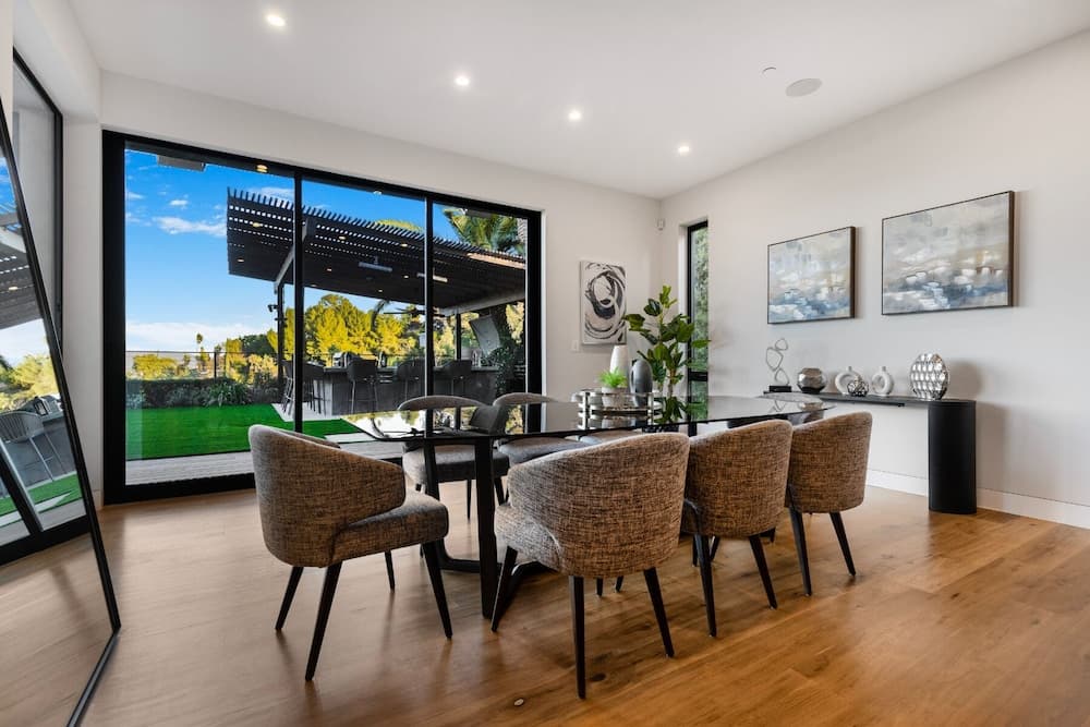 Skyline Luxury Haven - Image 30