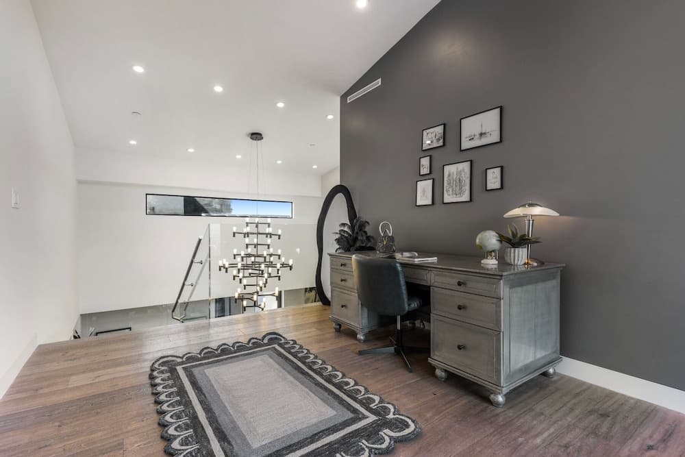 Skyline Luxury Haven - Image 34