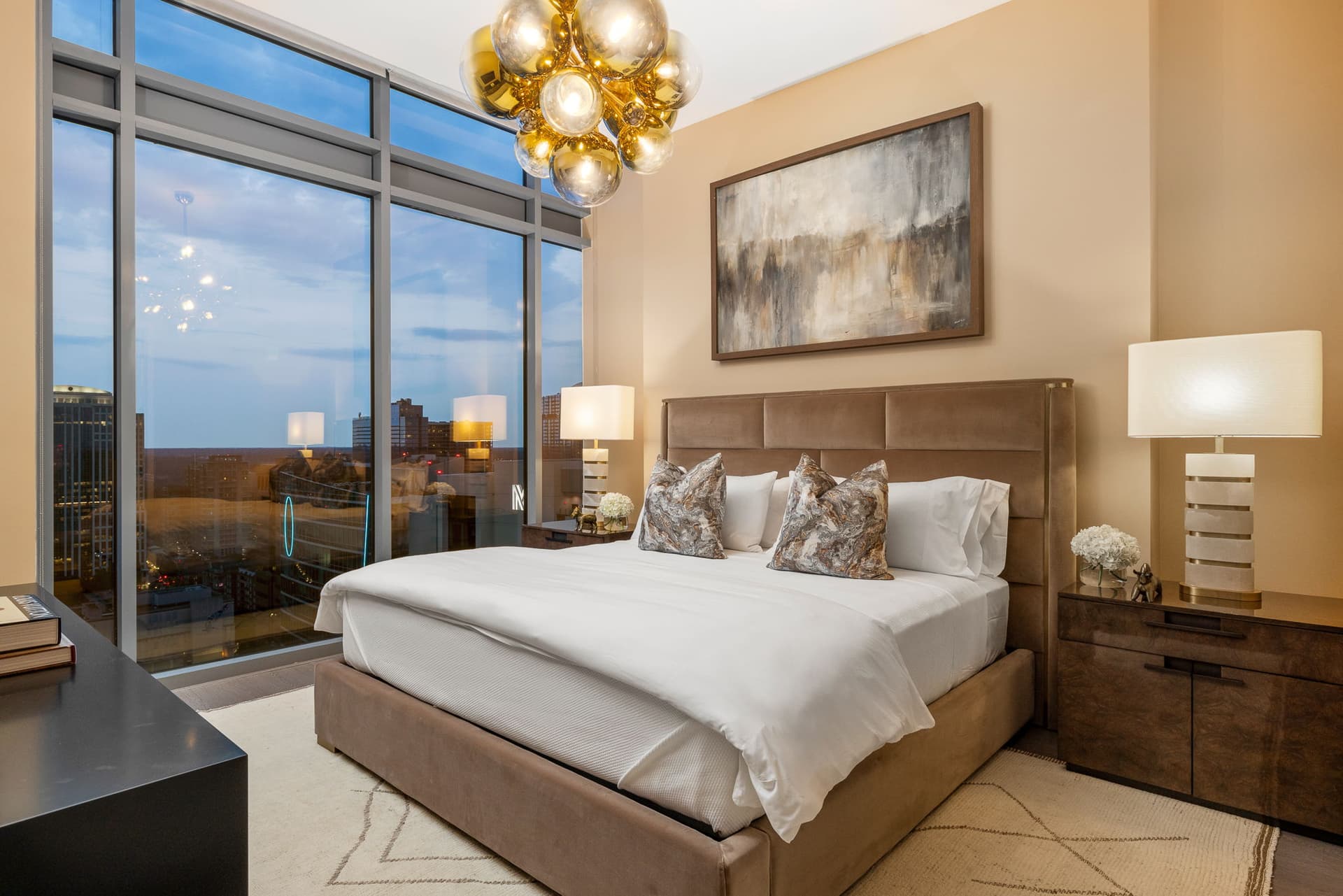 Skyline Penthouse - Image 4