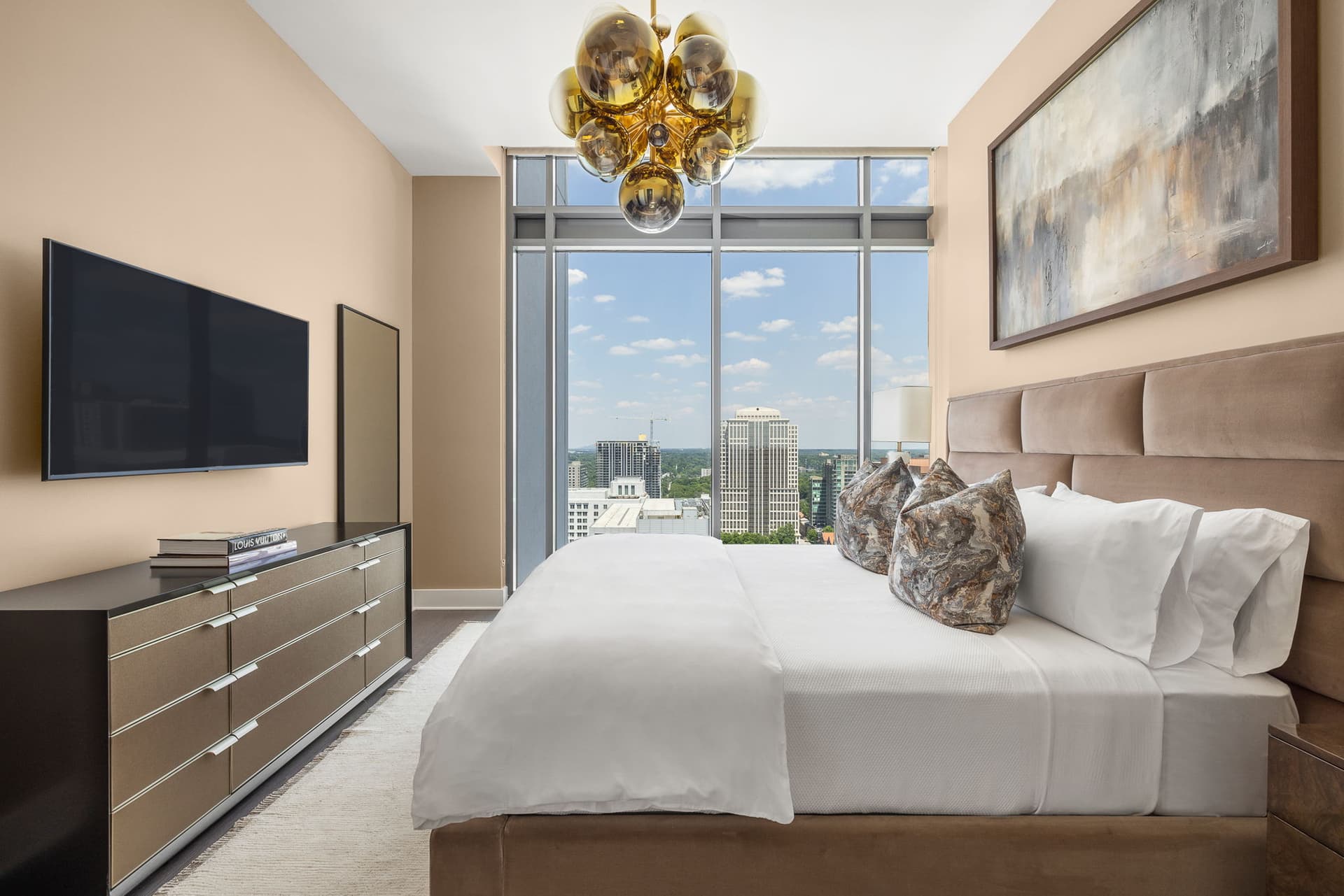 Skyline Penthouse - Image 17