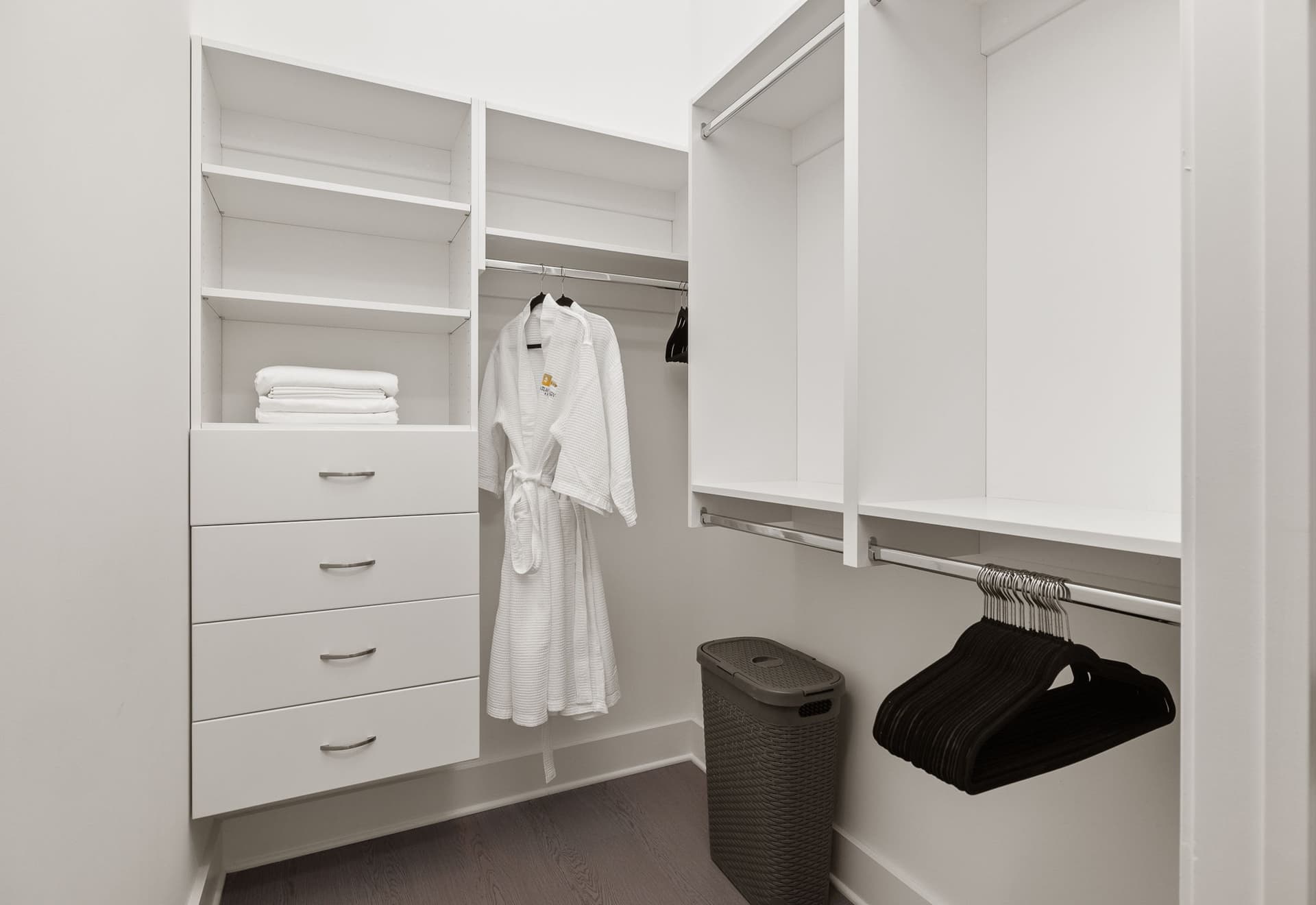 Skyline Penthouse - Image 25