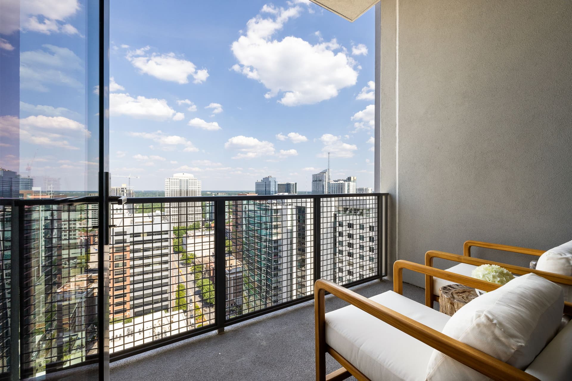 Skyline Penthouse - Image 2