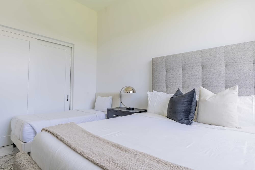 Bravo Villa #9 - Image 63