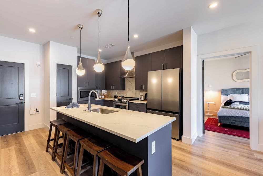 Midtown Moderns - Image 9