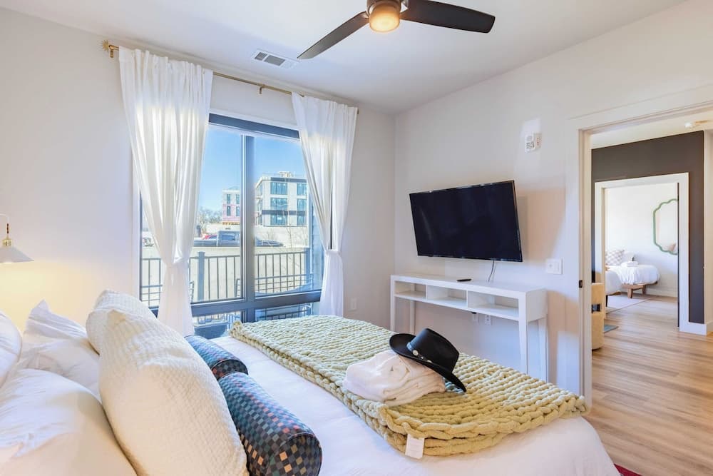 Midtown Moderns - Image 14