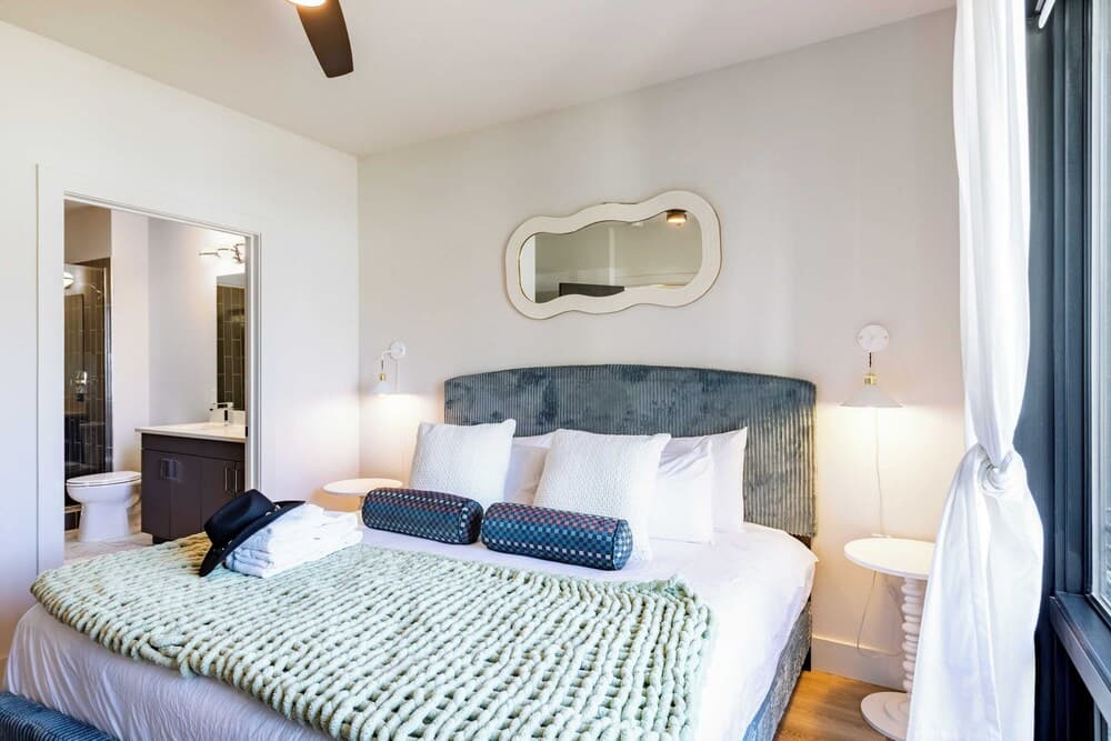 Midtown Moderns - Image 15