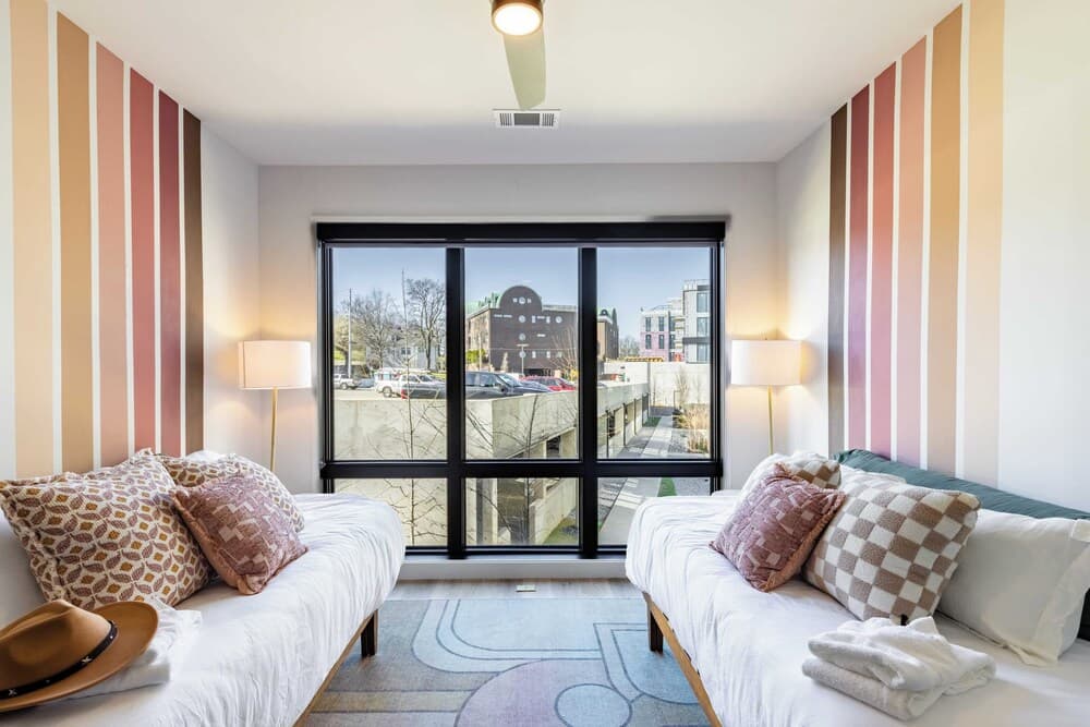 Midtown Moderns - Image 17