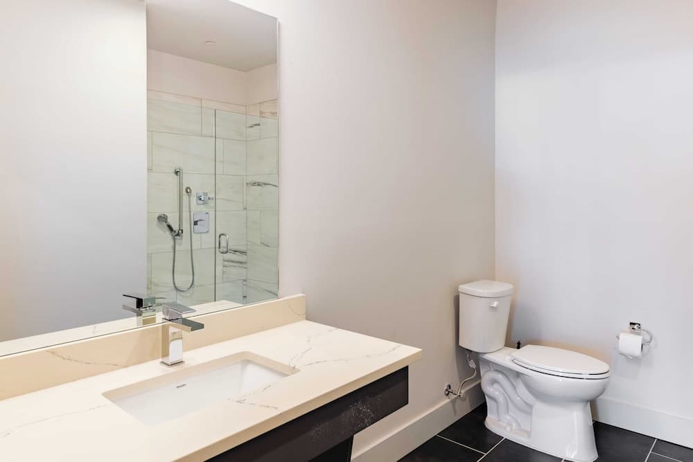 Midtown Moderns - Image 20