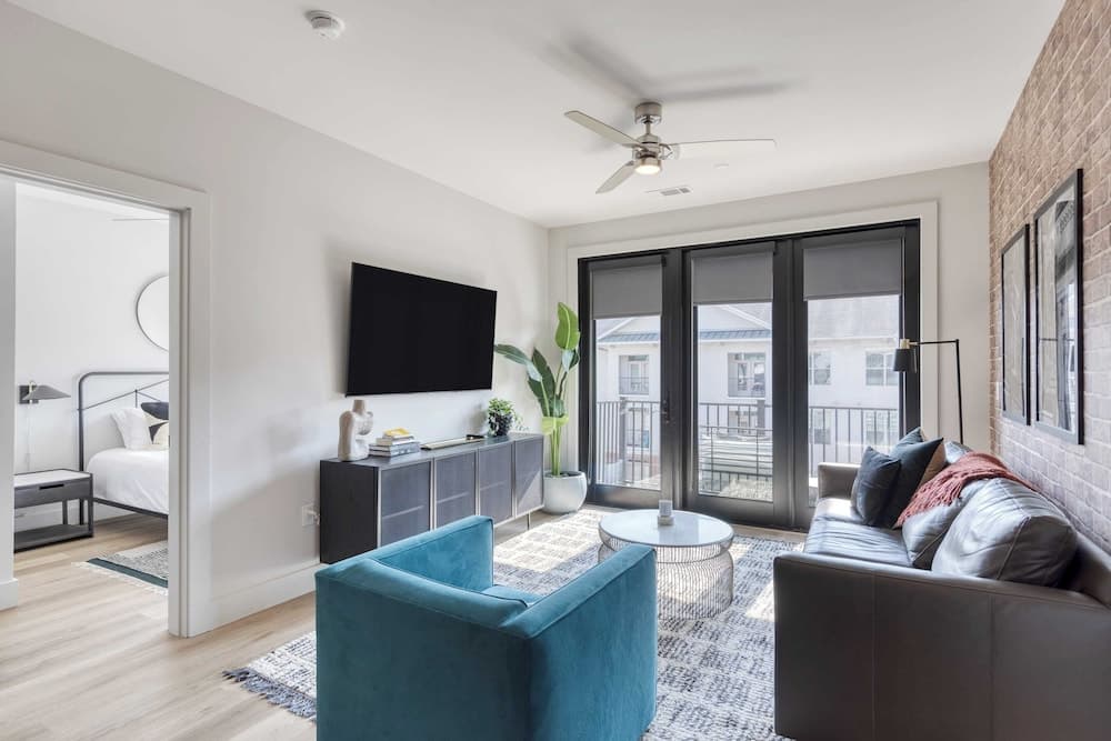 Midtown Moderns - Image 25