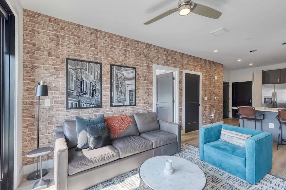 Midtown Moderns - Image 27