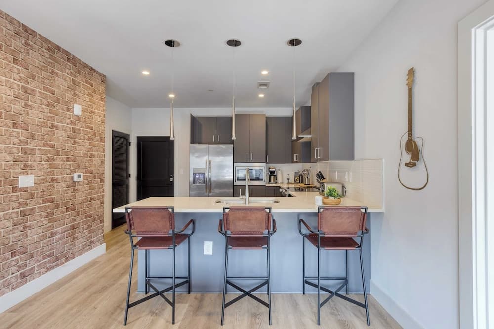 Midtown Moderns - Image 29