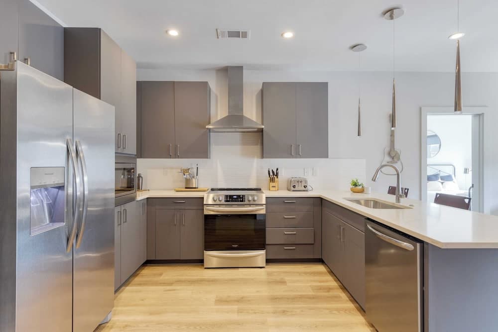 Midtown Moderns - Image 30