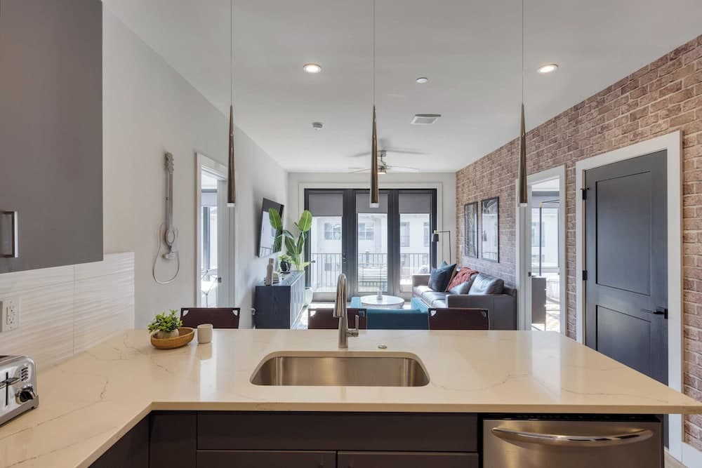 Midtown Moderns - Image 31