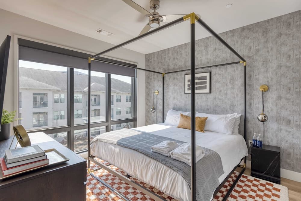 Midtown Moderns - Image 32