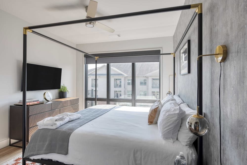 Midtown Moderns - Image 33