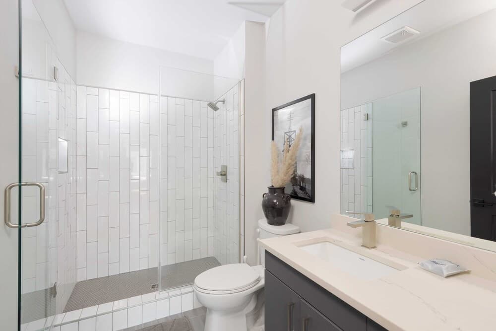 Midtown Moderns - Image 35