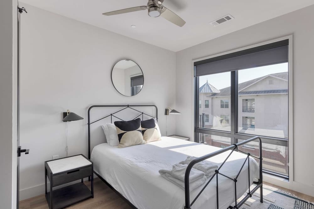 Midtown Moderns - Image 36