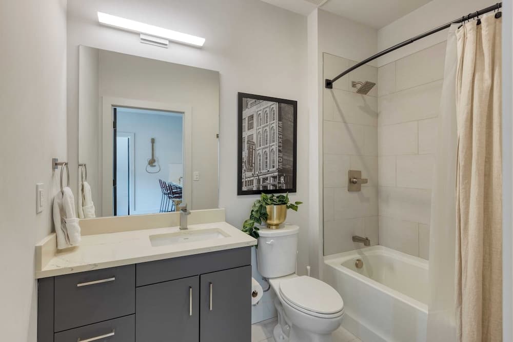 Midtown Moderns - Image 38