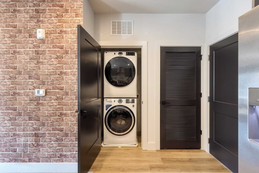 Midtown Moderns - Image 39