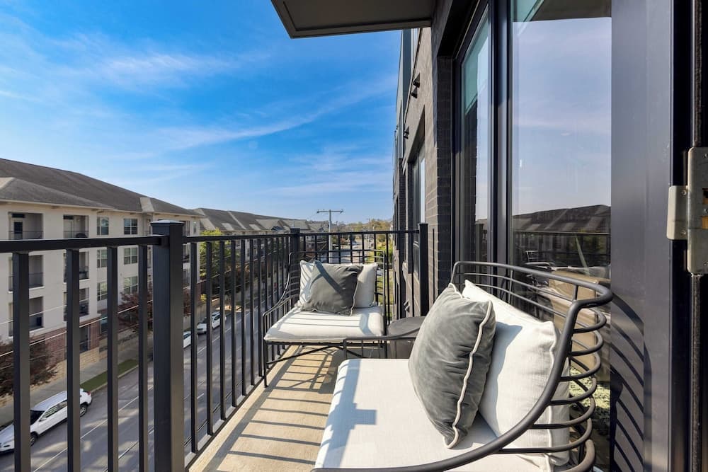 Midtown Moderns - Image 40