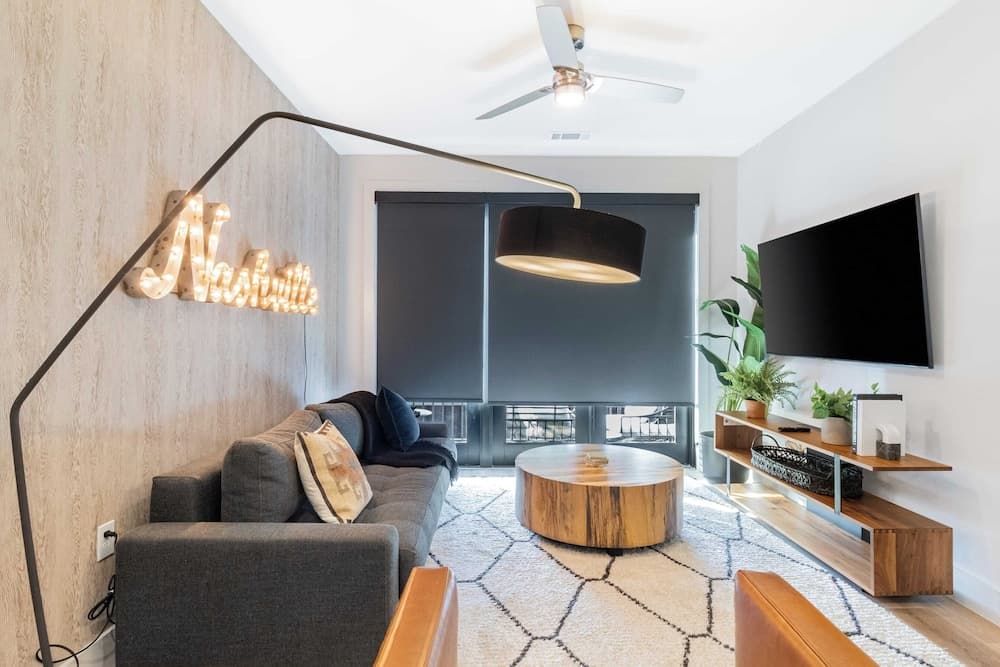 Midtown Moderns - Image 42