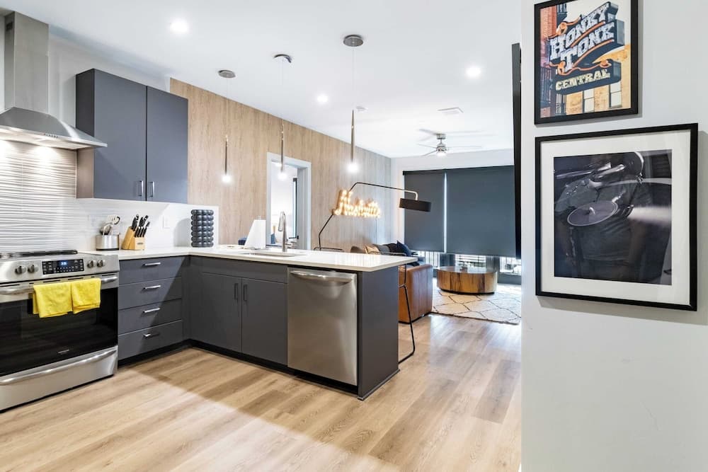 Midtown Moderns - Image 47