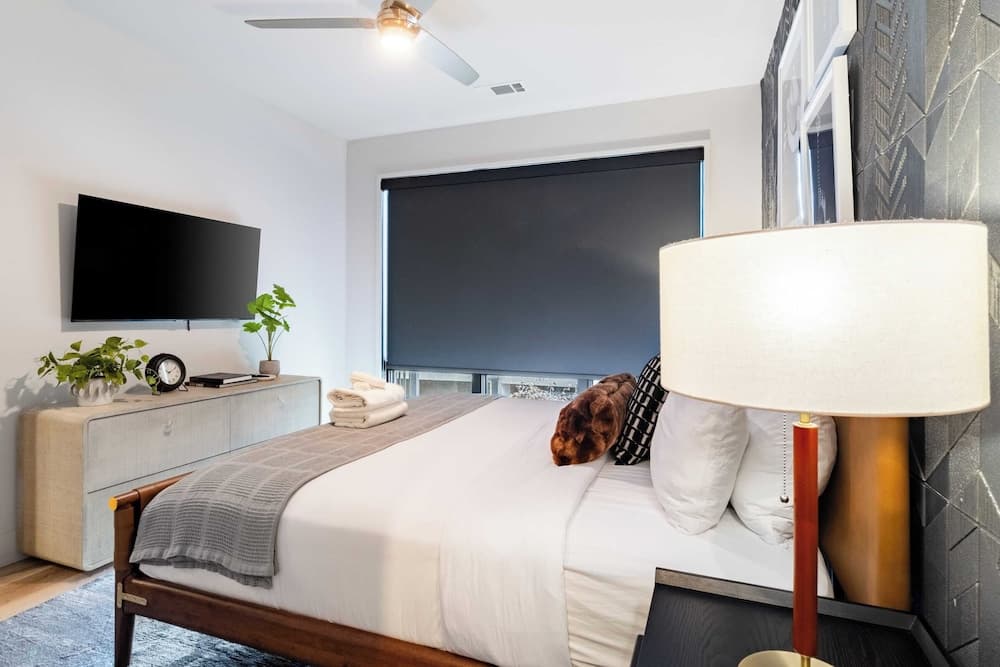 Midtown Moderns - Image 50